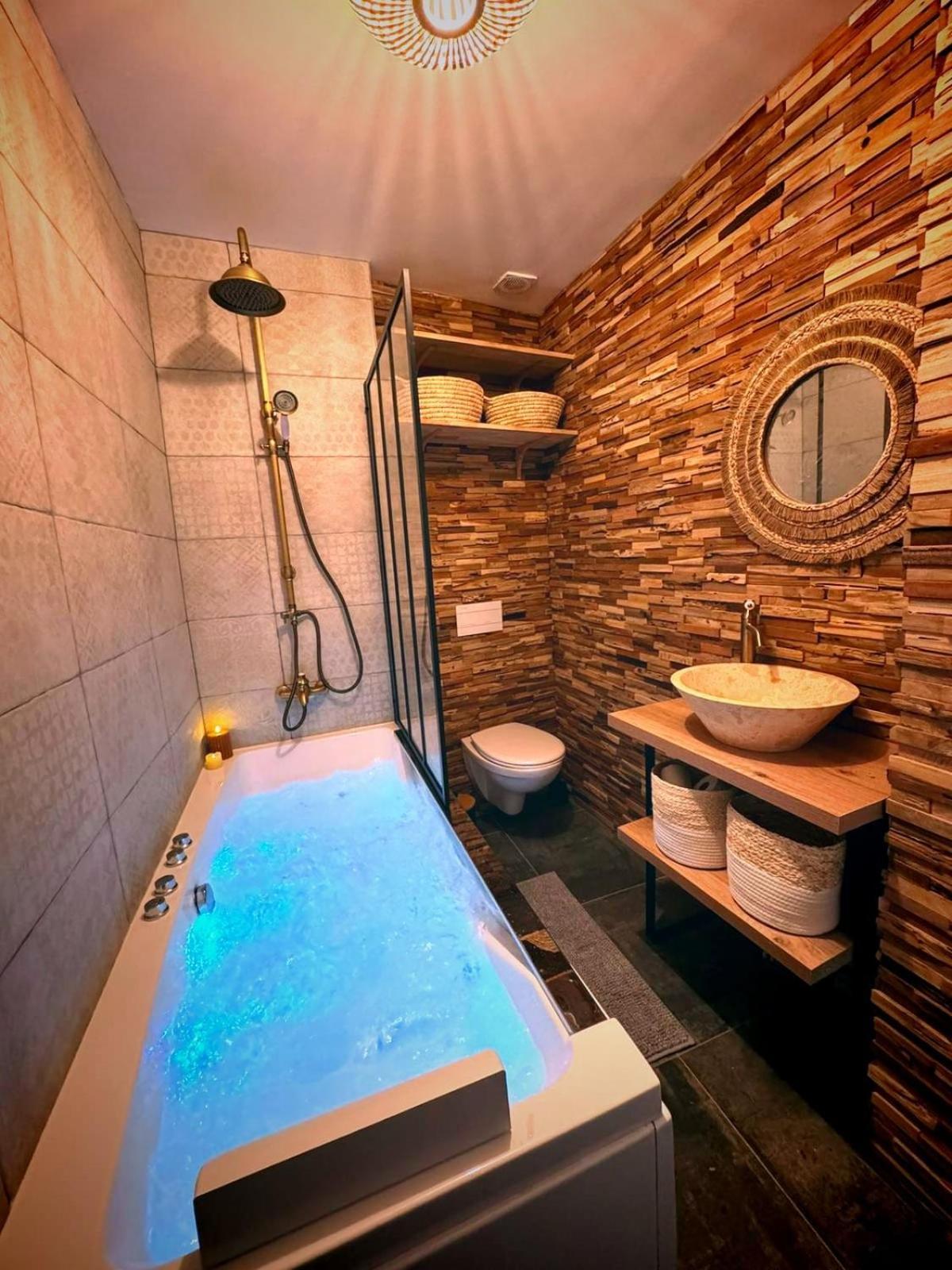 אמיינס Duplex Safari Jusqu'A 4 Personnes, Spa, Cinema Et Lit Sous Les Arbres, Day Use, 10 Min Centre מראה חיצוני תמונה